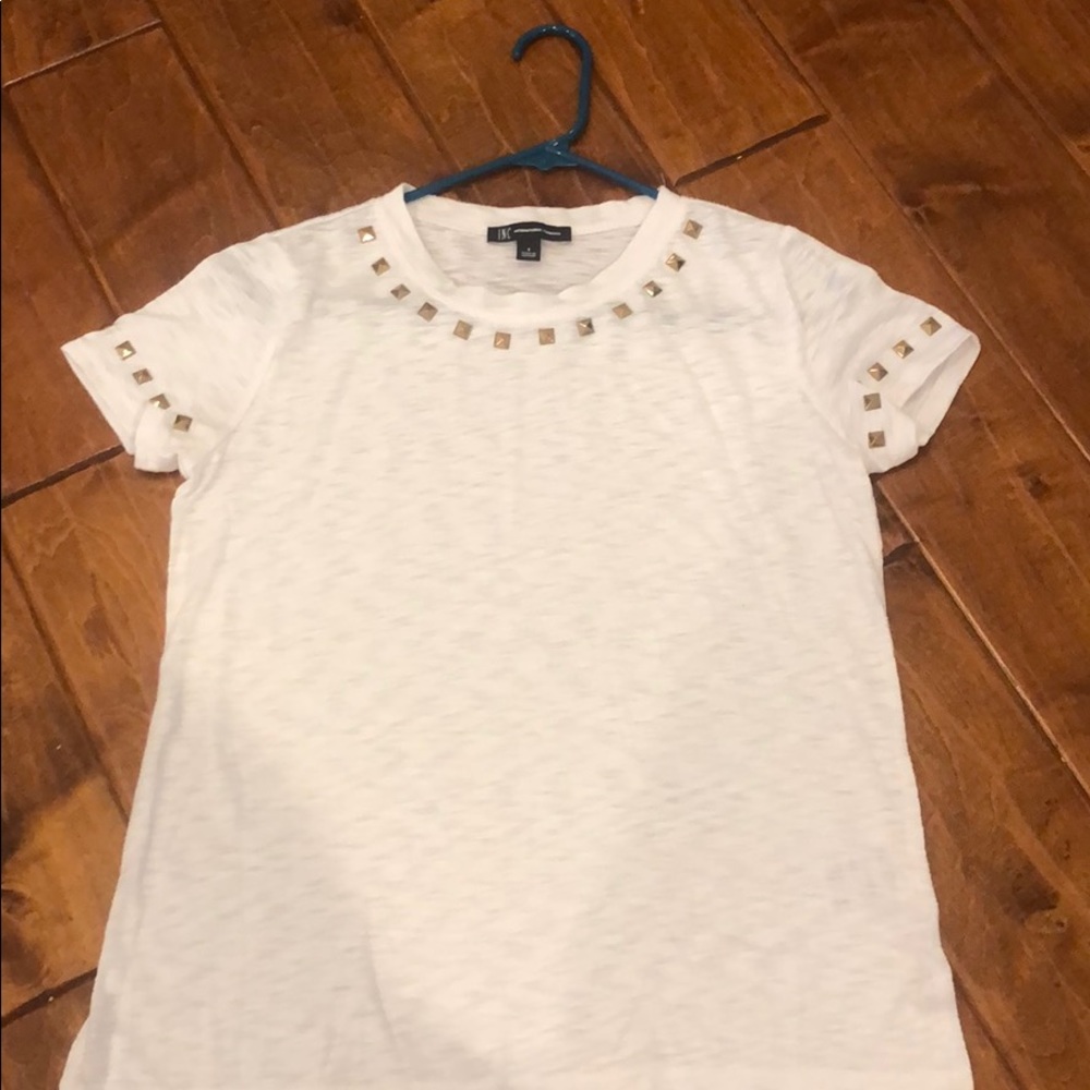 White basic tee with gold detail